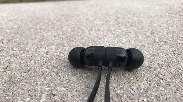 BeatsX-AirPods-Powerbeats3-Compare-2