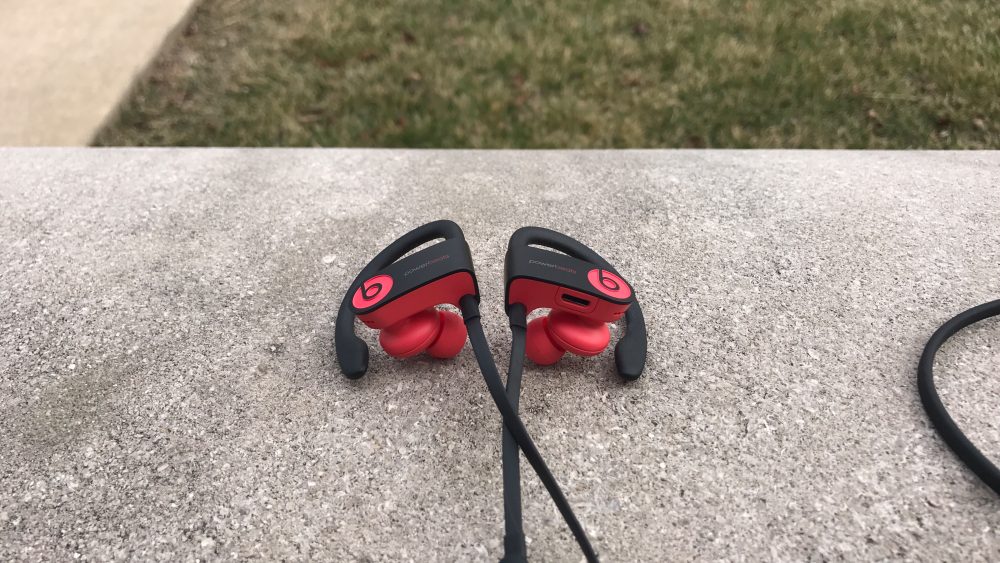 BeatsX-AirPods-Powerbeats3-Compare-6