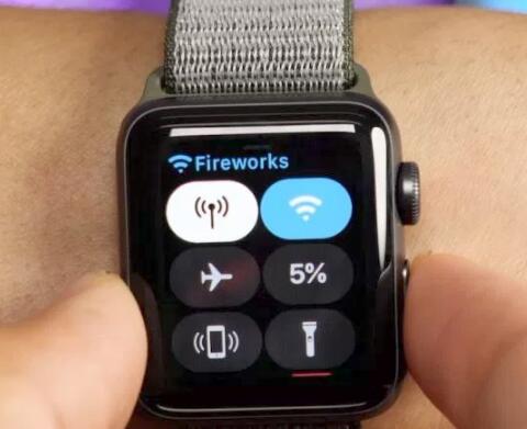 苹果Apple Watch发布watchOS 4.2.2 性能所有提升 - 听着AirPods  戴着Apple Watch Series 3跑马拉松 结果...