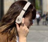 Beats solo3 wireless 出现滋滋滋、啪嗒声、爆裂声噪音或一侧没有声音怎么办