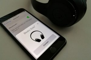 large 72465 7 300x200 - Beats solo3 wireless 如何连接 iPhone