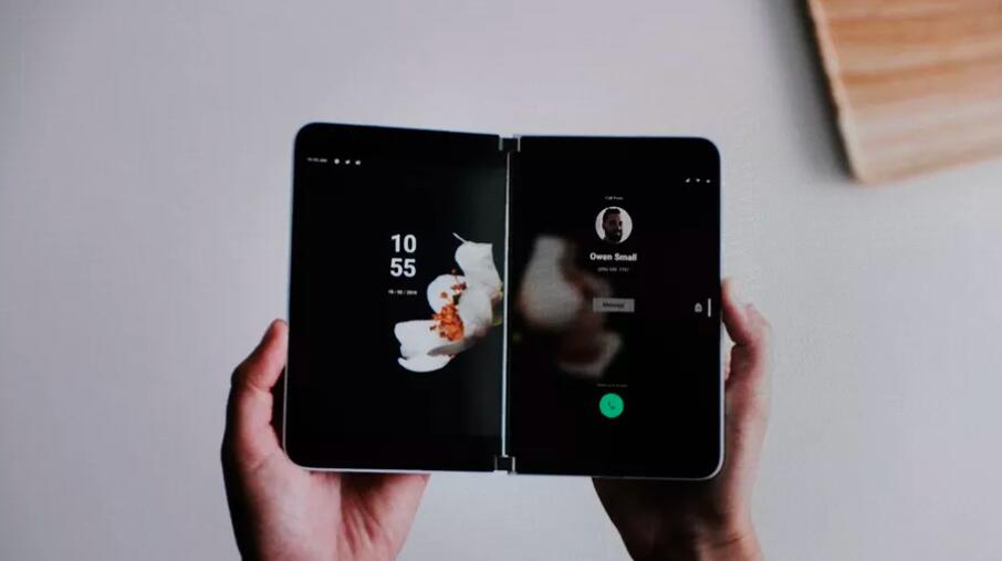 Surface Duo - 微软重返手机领域 抛弃自家系统 转战安卓阵营