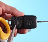 2018款朗逸车钥匙电池型号 怎么更换朗逸车钥匙电池