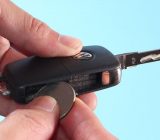 宝来车钥匙电池型号 怎么更换宝来车钥匙电池